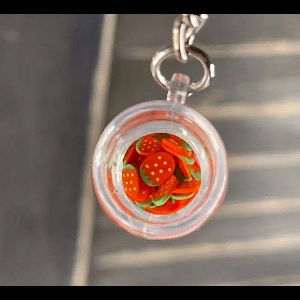 Strawberry Goblet Keychain - Picture 3 of 4